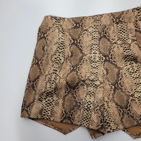 NWT Karlie Women's Snake Print Gold, Metallic, Shimmer Envelope Skort Size Small - Picture 8 of 13